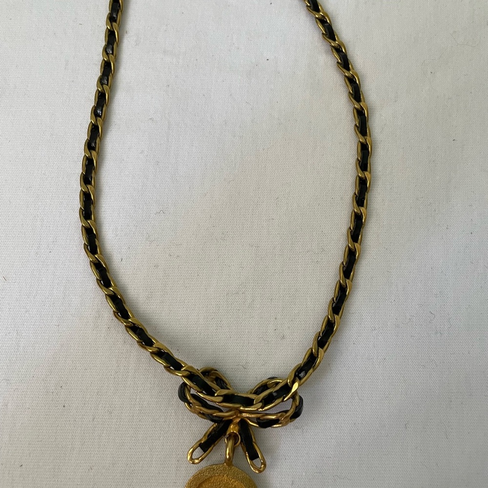Authentic Vintage Chanel coin crystal choker necklace - Picture 6 of 7